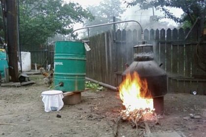 Incendiu cauzat de cazanul de distilare a rachiului