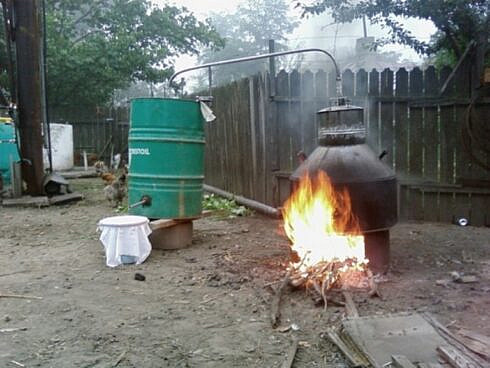 Incendiu cauzat de cazanul de distilare a rachiului
