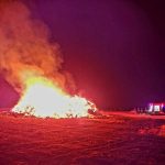 Incendiu de mari dimensiuni la un depozit de furaje din Salcea Peste 1000 de baloi de lucerna si paie au ars foto