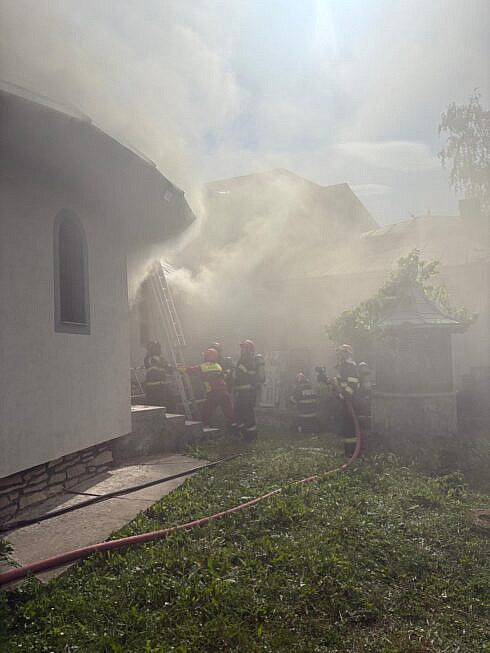 Incendiu la Paraclisul Manastirii din Sfantul Ilie Scheia