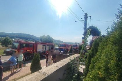 Incendiu la o casa din Preutesti provocat de panourile fotovoltaice cu pagube de 100000 de euro