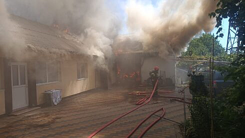Incendiu puternic la o gospodarie din Suceava foto