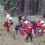 Interventie complicata intre Darmoxa si Panaci pentru salvarea unui barbat grav ranit dupa ce s a rasturnat cu un SUV pe creasta in drum spre o stana FOTO