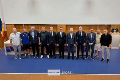 Iulian Daraba preia conducerea Asociatiei Judetene de Fotbal fiind sprijinit de vicepresedintii Mihai Roman si Lucian Burlacu foto