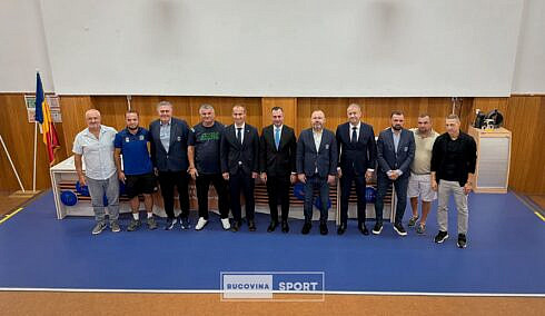 Iulian Daraba preia conducerea Asociatiei Judetene de Fotbal fiind sprijinit de vicepresedintii Mihai Roman si Lucian Burlacu foto