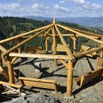 Jucariile de la Manastirea Piatra Tieturii care atrag turisti din intreaga tara in cautare de senzatii tari foto