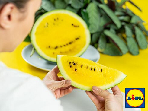 Lidl se concentreaza pe Romania Datorita colaborarilor cu furnizorii locali Lidl ofera 100 pepeni romanesti in magazine si a facilitat pana acum dublarea exporturilor pentru acest produs comparativ cu anul trecut