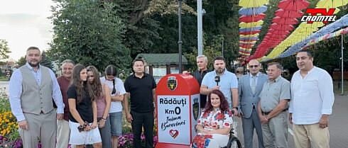 Loc instagramabil la kilometrul 0 al Radautilor o borna mare cu mesajul Radauti Inima Bucovinei Primarul Loghin indeamna oamenii sa faca o poza cu borna si sa o distribuie pe intreaga planeta foto