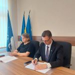 Lupta impotriva discriminarii si promovarea drepturilor omului tema discutata in cadrul sedintei Grupului de Lucru Mixt pentru Romi condusa de prefectul Bogdan George Pastrav foto