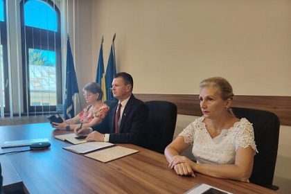 Lupta impotriva timpului pentru finalizarea investitiilor prin PNRR Prefectul Bogdan Pastrav indeamna primarii sa se implice pe deplin Din cele 235 de proiecte din judet 95 se afla in etapa finala foto