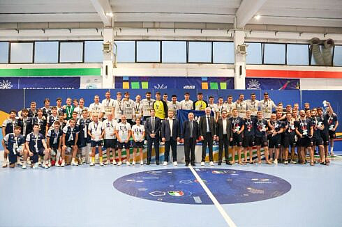 Ministrul educatiei participa la ceremonia de premiere a echipei masculine de handbal CSU Suceava campioana europeana universitara pentru a cincea oara