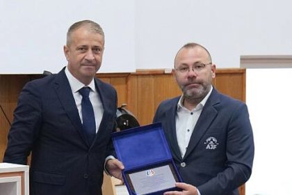 Multumiri din partea Federatiei Romane de Fotbal pentru profesorul Ciprian Anton care a condus AJF Suceava timp de 12 ani pentru contributia sa la dezvoltarea fotbalului in Romania