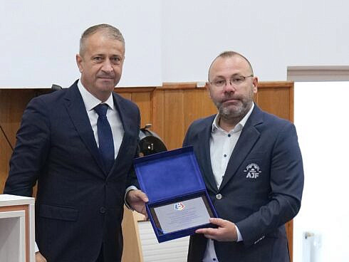Multumiri din partea Federatiei Romane de Fotbal pentru profesorul Ciprian Anton care a condus AJF Suceava timp de 12 ani pentru contributia sa la dezvoltarea fotbalului in Romania