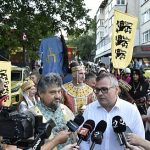 Nicolae Robu la deschiderea Festivalului Medieval de la Suceava Pentru mine acest festival reprezinta mai mult decat un spectacol Este o oportunitate de a ne redescoperi istoria si de a o transmite copiilor si tinerilor