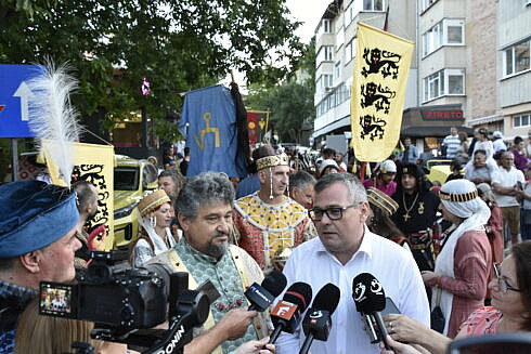 Nicolae Robu la deschiderea Festivalului Medieval de la Suceava Pentru mine acest festival reprezinta mai mult decat un spectacol Este o oportunitate de a ne redescoperi istoria si de a o transmite copiilor si tinerilor