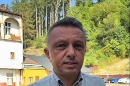 Noua parcare cu 200 de locuri din centrul Vatra Dornei este aproape de finalizare Primarul Ripan Urmeaza delimitarea si marcarea locurilor dupa care parcarea va putea fi utilizata la capacitate maxima