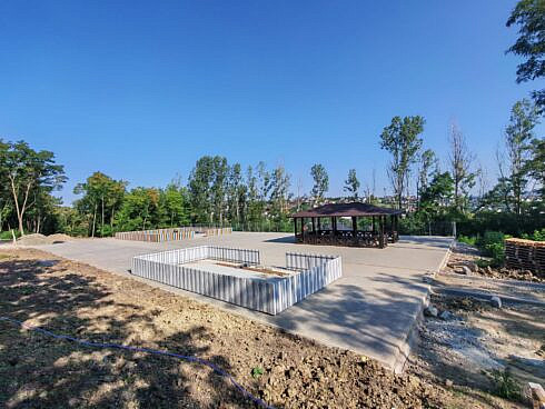 Noul parc Regina Maria din comuna Ipotes ti ia forma Primarul Gulei Receptia partiala se va realiza cel trziu la inceputul lunii septembrie