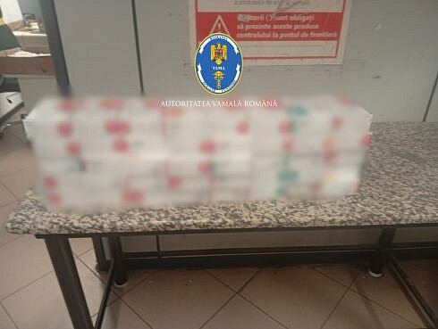 Peste 50000 de tigarete nedeclarate descoperite in bagajele a cinci persoane pe Aeroportul Otopeni