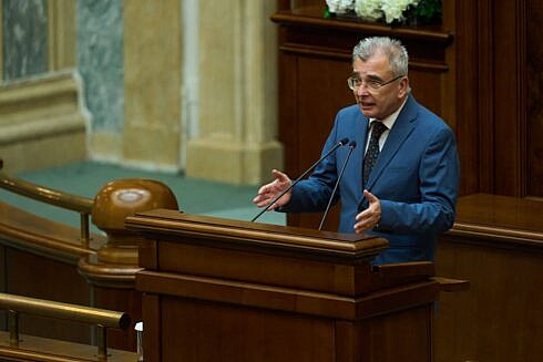 Petrisor Peiu liderul senatorilor AUR Nicusor Dan dezinformeaza in legatura cu un consens pentru trecerea la euro si incearca sa mascheze cea mai grava criza cu care se confrunta Romania