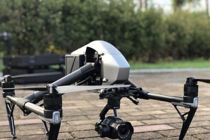 Politia locala Suceava isi imbunatateste dotrile cu drone profesionale si dezvolta un sistem integrat de monitorizare aeriana automata echipat cu statie server pentru procesarea datelor si platforma de andocare