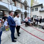 Prefectul Bogdan Pastrav a declarat ca va oferi suport financiar pentru restaurarea Paraclisului Manastirii Sf Ilie care a fost afectat de un incendiu El a fost prezent la locul incidentului pentru a analiza situatia foto