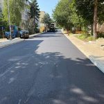 Primaria Suceava a finalizat asfaltarea stratului superior pe strada Iacob Zadik din Burdujeni foto