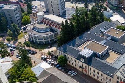 Primaria Suceava amenajeaza o piazetta in apropierea Bancii Comerciale Romane pentru relaxarea si confortul locuitorilor