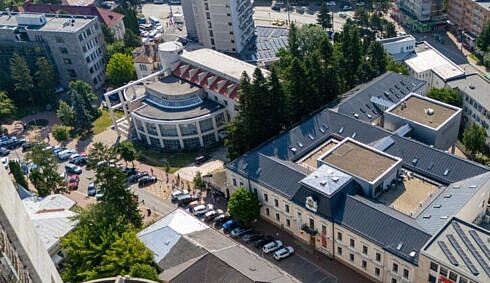 Primaria Suceava amenajeaza o piazetta in apropierea Bancii Comerciale Romane pentru relaxarea si confortul locuitorilor