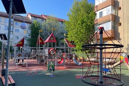 Primaria modernizeaza sapte locuri de joaca in municipiul Suceava Primele doua se afla pe strada Octav Bancila si pe Aleea Venus pentru care se aloca 117 milioane de lei
