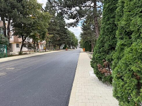 Primarul Vasile Rimbu anunta finalizarea asfaltarii strazii Bujorilor din Burdujeni in termenul promis cuvant dat cuvant respectat foto