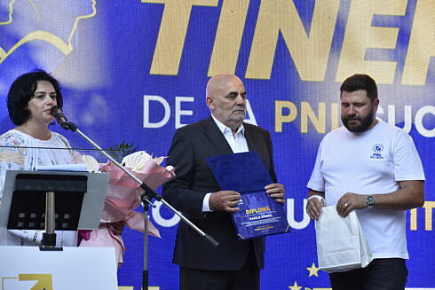 Primarul Vasile Rimbu vedeta evenimentului organizat de PNL Suceava pentru tineri a explicat ce cauta un primar PSD la o intalnire PNL Mirii cunosc de ce