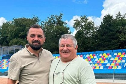 RaduCasuba si MihaitaSekely doi fosti mari jucatori de fotbal suceveni sustin candidatul GabrielSuleru pentru sefia Asociatiei Judetene de Fotbal Suceava foto