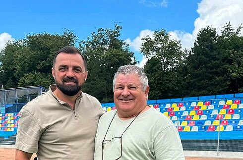RaduCasuba si MihaitaSekely doi fosti mari jucatori de fotbal suceveni sustin candidatul GabrielSuleru pentru sefia Asociatiei Judetene de Fotbal Suceava foto