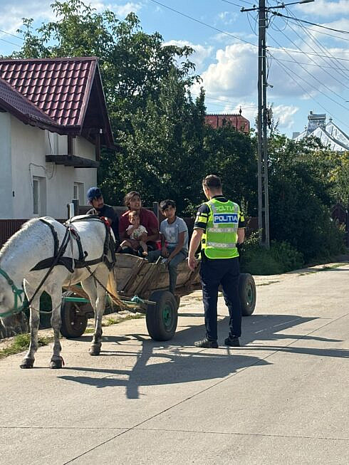 Raid de amploare al politiei in comuna Arbore la care a participat si primarul Tiperciuc foto