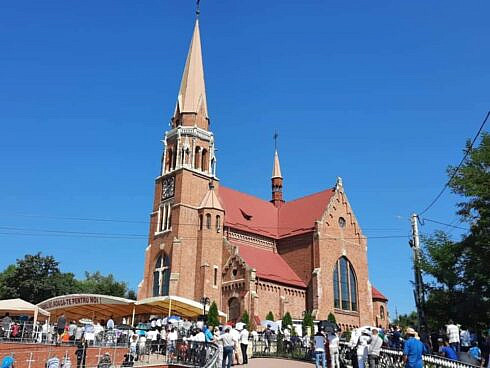 Ramasie din masa corporal a Sfntului Francisc din Assisi aduse n pelerinaj la Basilica Minor de la Cacica cu ocazia comemorrii a 800 de ani de la moartea sa