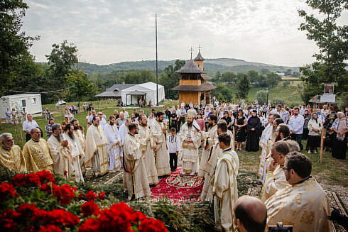 Schimbarea la Fata a Mantuitorului Hristos sarbatorita prin Liturghie arhiereasca la Manastirea Slatina