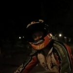 Si a ranit prietenul pasager pe motocicleta dupa ce s au rasturnat pe un drum de pietris si in loc sa l duc la spital l a dus acasa Tanarul de 18 ani fara permis care conducea motocicleta neinmatriculata a fost arestat