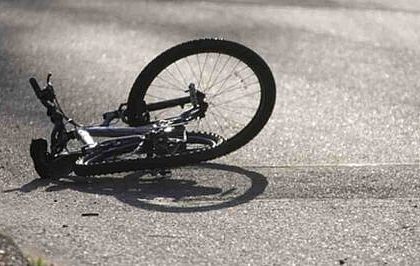Si a rupt fata dupa ce a cazut de pe bicicleta iar politistii nu au putut sa l testeze pentru alcool