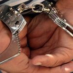 Sofer baut si cu permisul suspendat arestat de politisti in fata unui magazin din Radauti