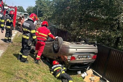 Sofer inconsient dupa ce s a rasturnat cu masina la Varfu Dealului FOTO