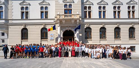 Suceava organizeaza o noua editie a Turneului Patru Regiuni pentru Europa Gheorghe Soldan Peste 170 de participanti din Romania Franta Germania si Ucraina au fost intampinati de presedintele Consiliului Judetean