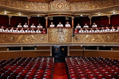 Teatrul National din Timisora si Clubul Sportiv SCM Timisora au demarat in premiera un exercitiu de colaborare