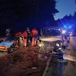Trei adulti si un copil raniti grav in urma unei coliziuni intre un microbuz si doua masini la Fratauii Noi