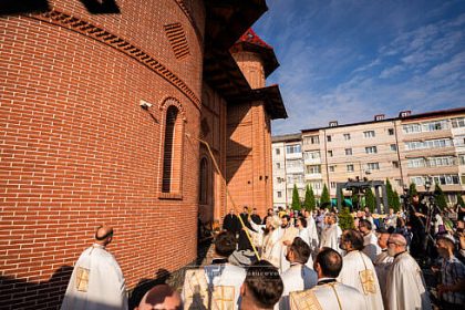 Trei decenii de credinta si daruire rasplatite cu sfintirea Bisericii Sfantul Mare Mucenic Gheorghe din Burdujeni