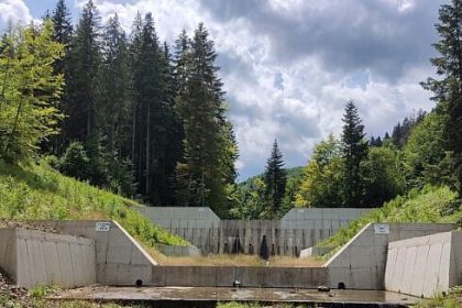 Trei investitii in valoare de 25 5 milioane de lei pentru reducerea riscurilor de inundatii realizate de Direction Silvica Suceava in bazinele hidrografice Bucsioita Paraul Lesului si Magherita foto