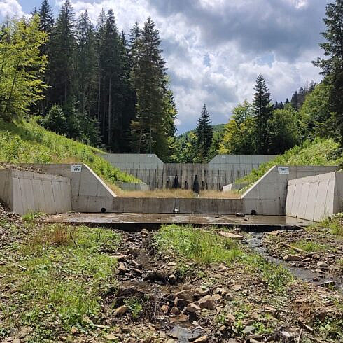 Trei investitii in valoare de 25 5 milioane de lei pentru reducerea riscurilor de inundatii realizate de Direction Silvica Suceava in bazinele hidrografice Bucsioita Paraul Lesului si Magherita foto