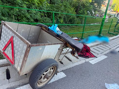 Un barbat decedat si doua femei ranite in urma rasturnarii unui motocultor cu remorca la Stamate