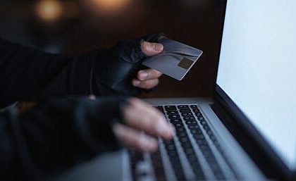Un barbat din Suceava a descoperit tranzactii bancare suspecte efectuate din contul sau
