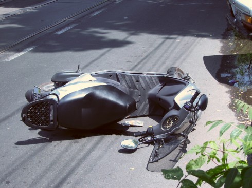 Un barbat in varsta de 80 de ani a fost internat in coma la spital dupa un accident de motoscuter intre Salcea si Veresti