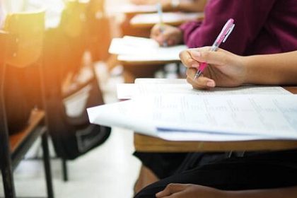 Un candidat eliminat iar 64 de absenti la proba de Limba si literatura romana a Examenului de Bacalaureat sesiunea de toamna